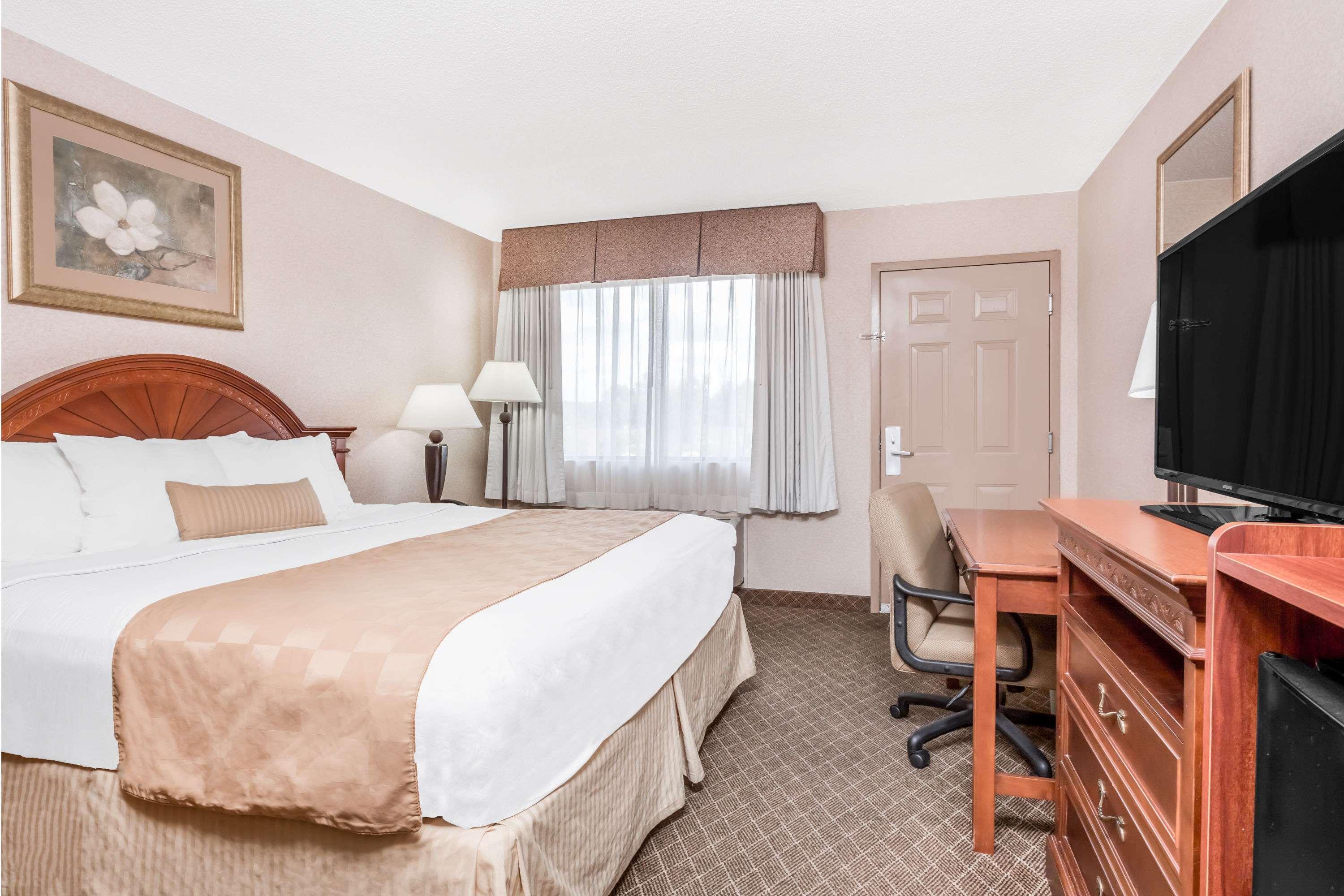 Ramada By Wyndham Macon Hotel Buitenkant foto