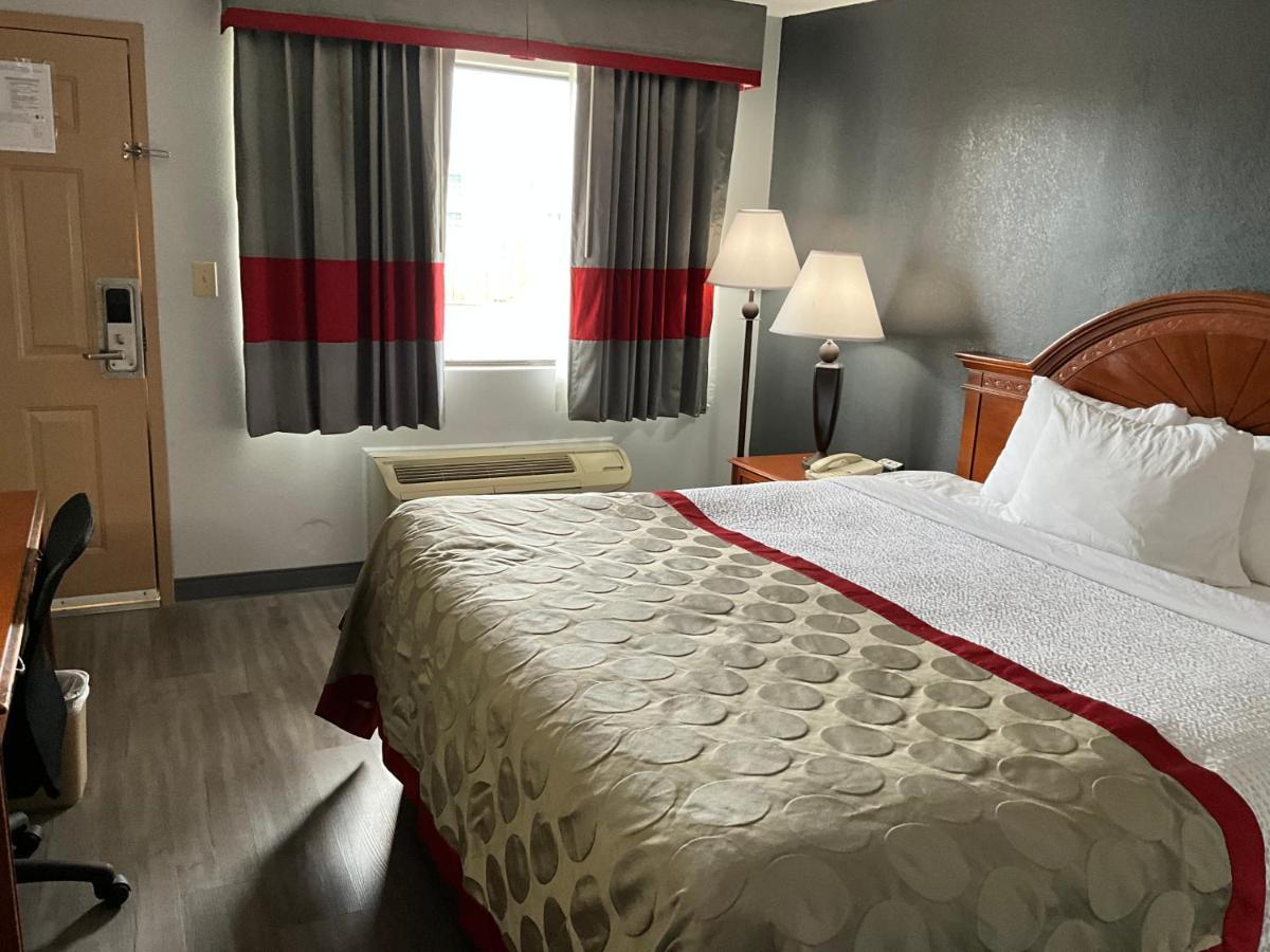 Ramada By Wyndham Macon Hotel Buitenkant foto