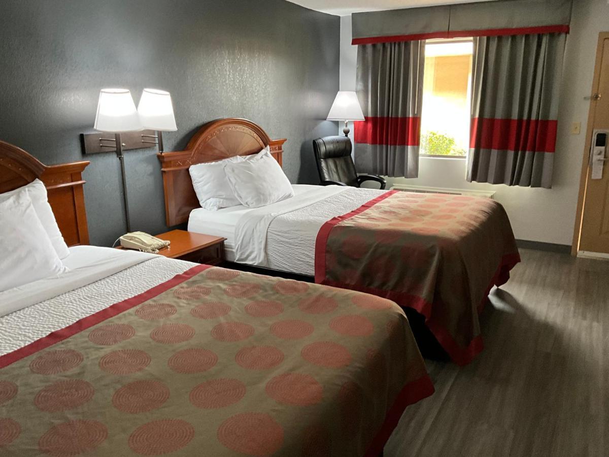 Ramada By Wyndham Macon Hotel Buitenkant foto