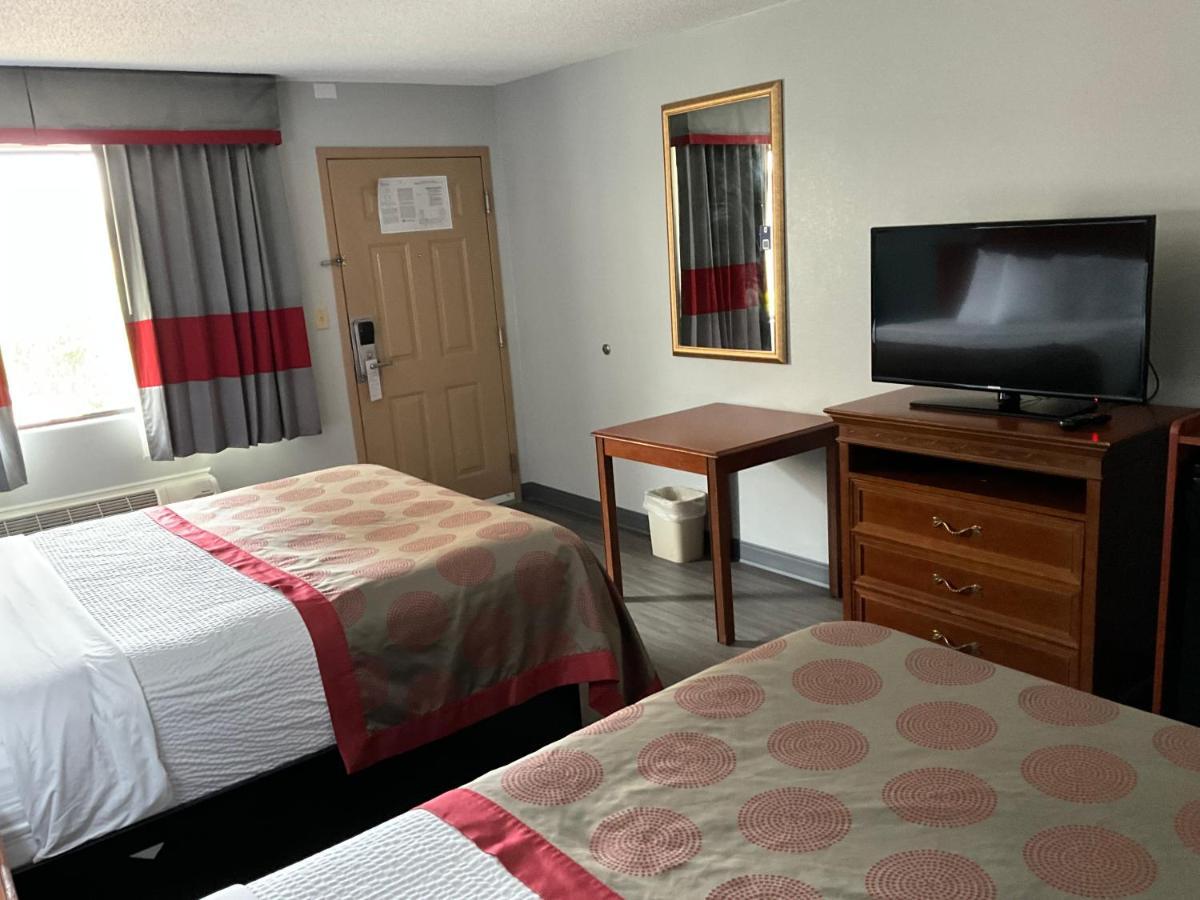 Ramada By Wyndham Macon Hotel Buitenkant foto
