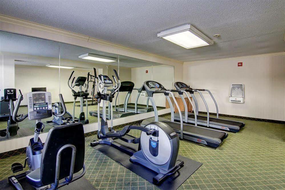 Ramada By Wyndham Macon Hotel Buitenkant foto