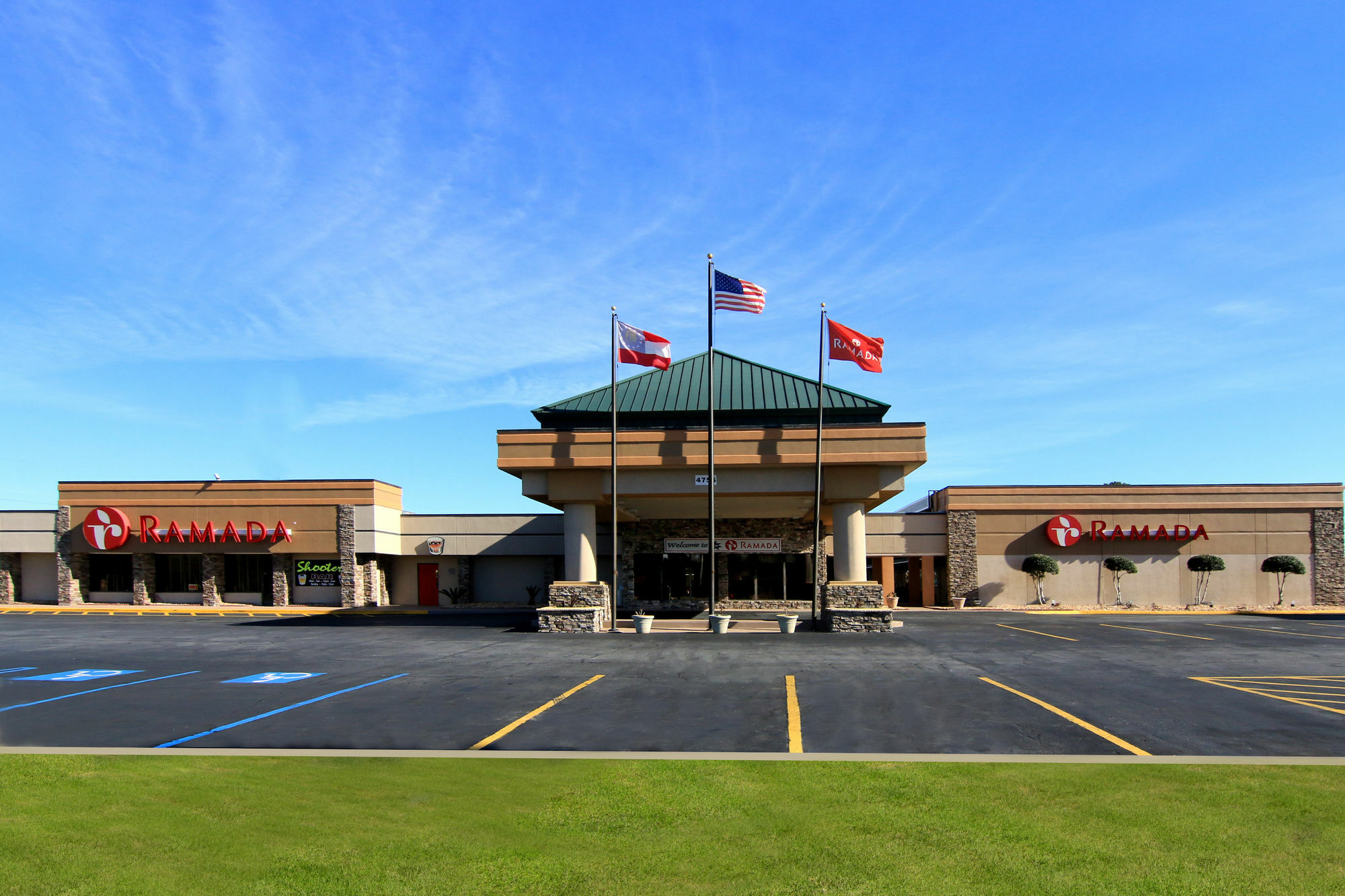Ramada By Wyndham Macon Hotel Buitenkant foto