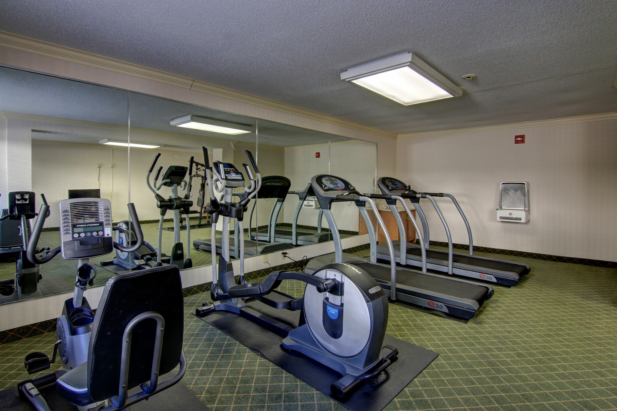 Ramada By Wyndham Macon Hotel Buitenkant foto