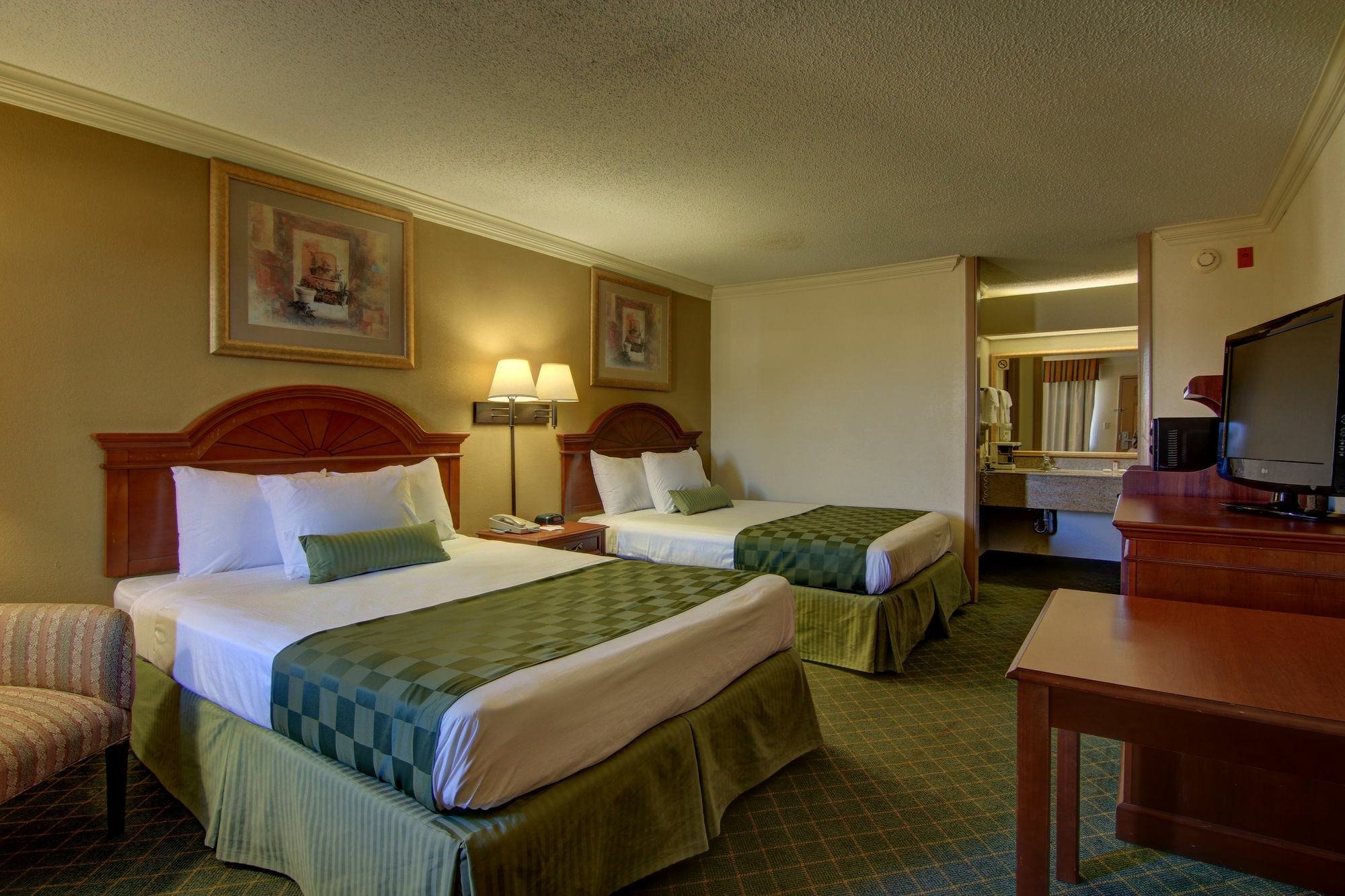 Ramada By Wyndham Macon Hotel Buitenkant foto