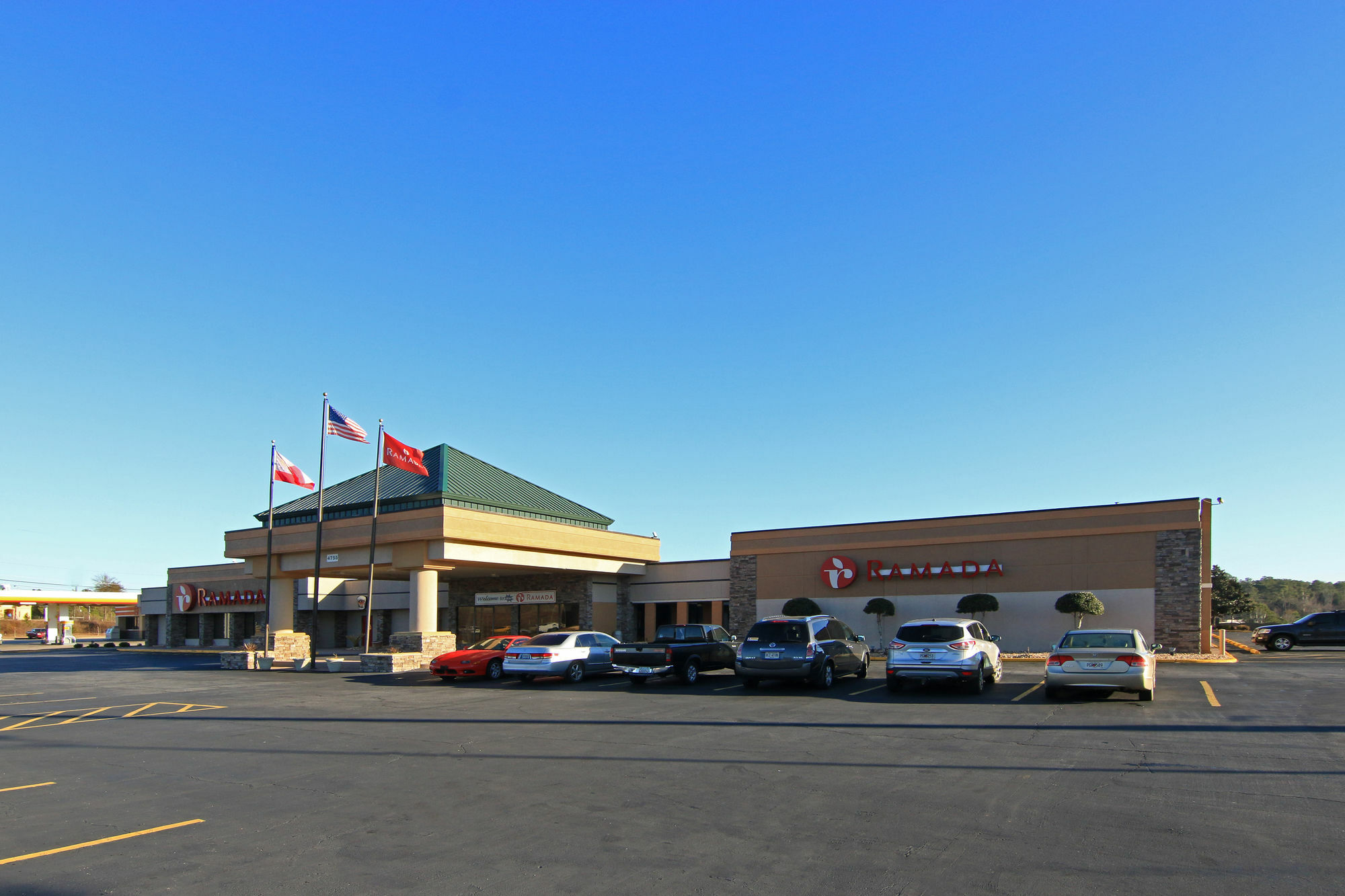 Ramada By Wyndham Macon Hotel Buitenkant foto
